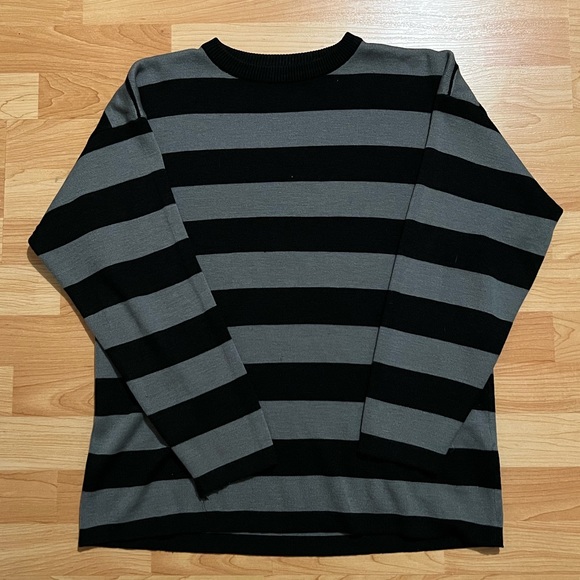 stripped black sweater - Picture 1 of 2